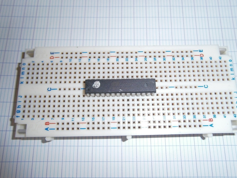 L'Atmega328 seule sur une breadboard