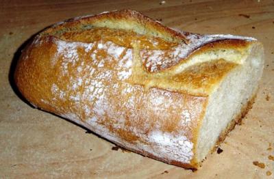 Du pain. Source : David Monniaux, licence CC-BY-SA, sur Wikimédia https://commons.wikimedia.org/wiki/File:French_bread_DSC09293.jpg