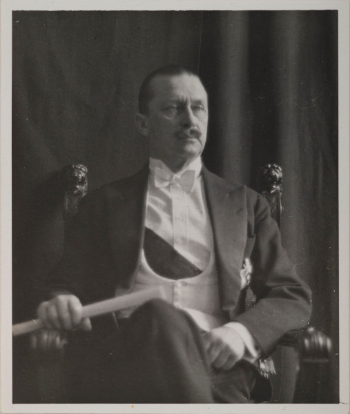 Portait du baron Carl Gustaf Emil Mannerheim — maréchal, régent et président de Finlande.